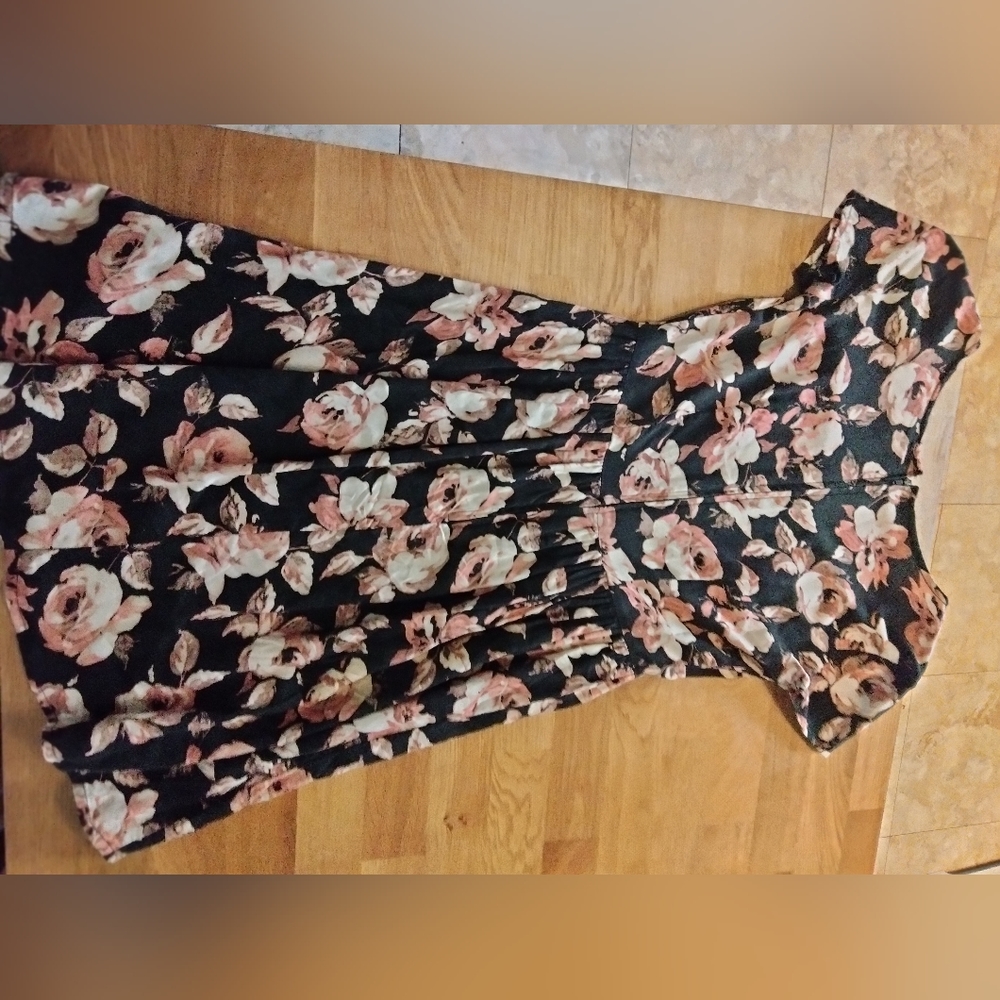 Dress - Picture 3 of 4